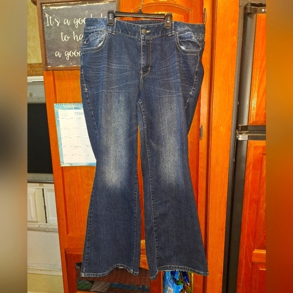 Lane Bryant Lightly Flared lightly distressed Denim Jeans in a size 18. Pre-love - Picture 1 of 12